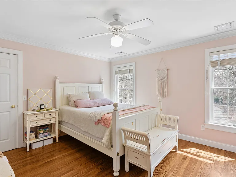 110 Greenleaf Ln — Photo 28