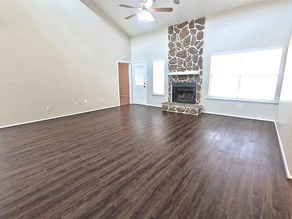 3rd image of 2506 Radcliffe Dr