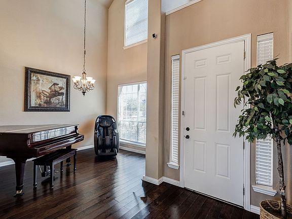 3rd image of 2301 Emerald Lake Ln