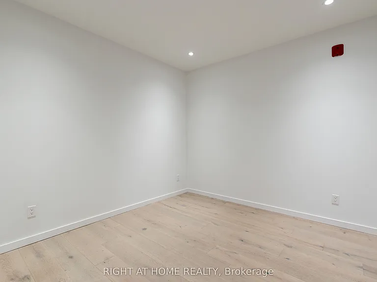 778 Queen St E #206 — Photo 4