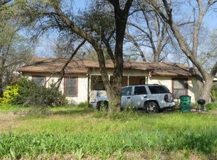 115 S Wine St, Gainesville, TX 76240