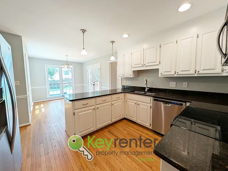 316 Pelham Falls Dr — Photo 9