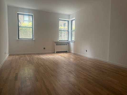3rd image of 2265 University Ave APT 1F