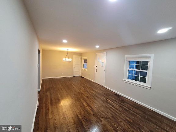 5th image of 10220 Meredith Ave