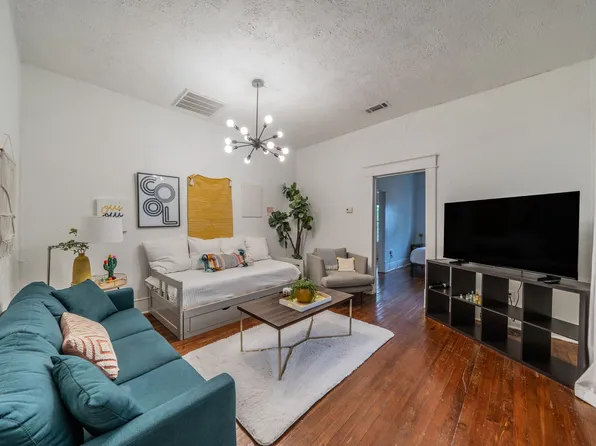 115 N Adams Ave, Dallas, TX
