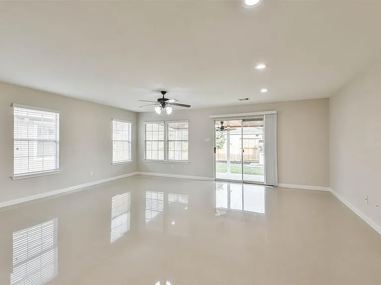 7718 Shavano Ln — Photo 7