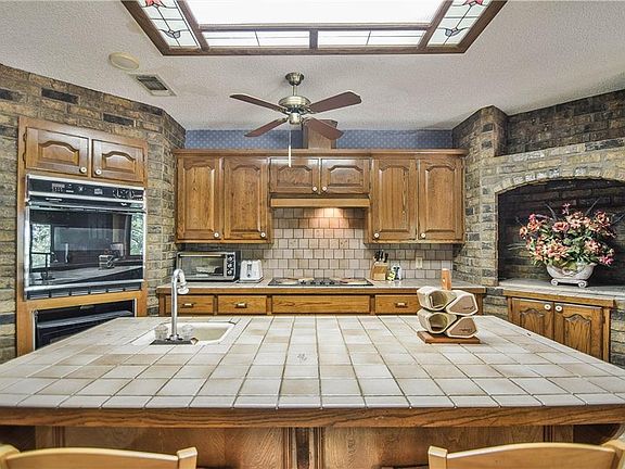 4th image of 145 Towering Oaks Ct