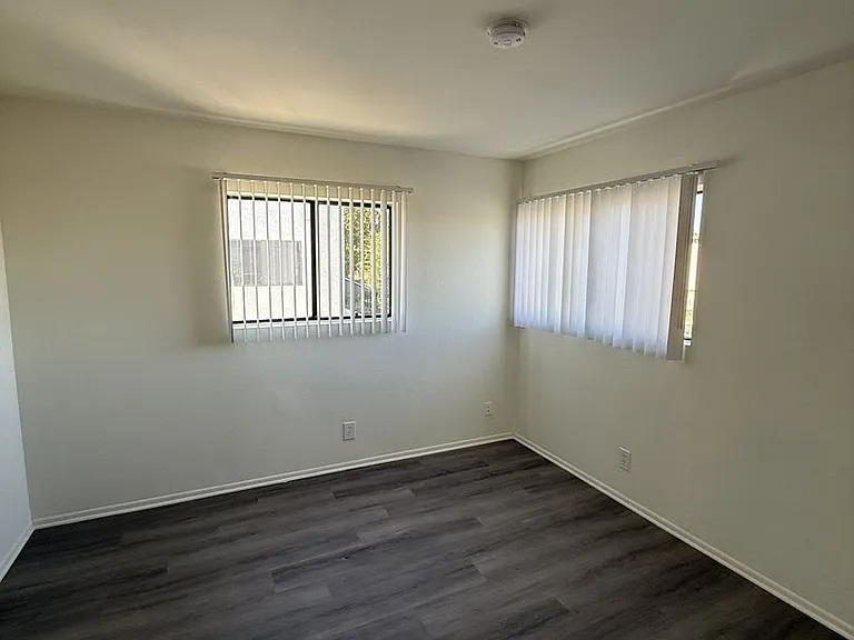 14543 Burbank Blvd — Photo 38