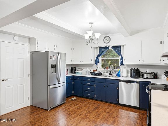 5th image of 219 Rhodes Rd