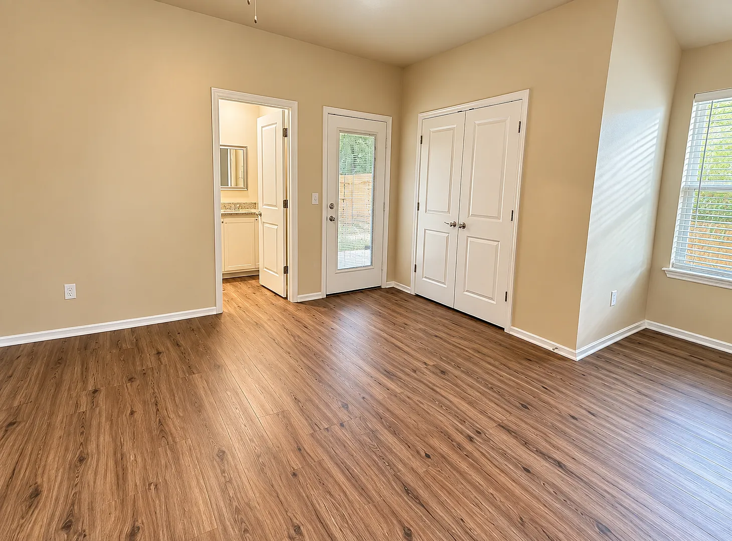 2 bed, 1100 sqft, $1,250 — Photo 3