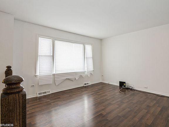 4th image of 22448 Imperial Dr