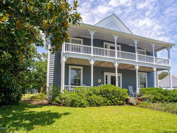 214 Walnut St, Swansboro, NC 28584