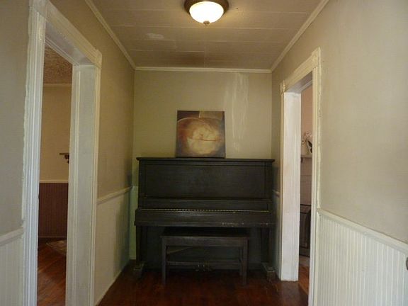2nd image of 6 Selma Ave