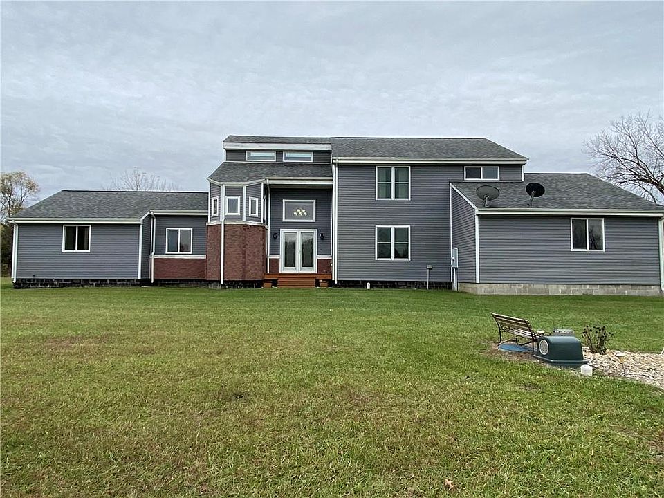 1st image of 115 Falcon Crest Dr