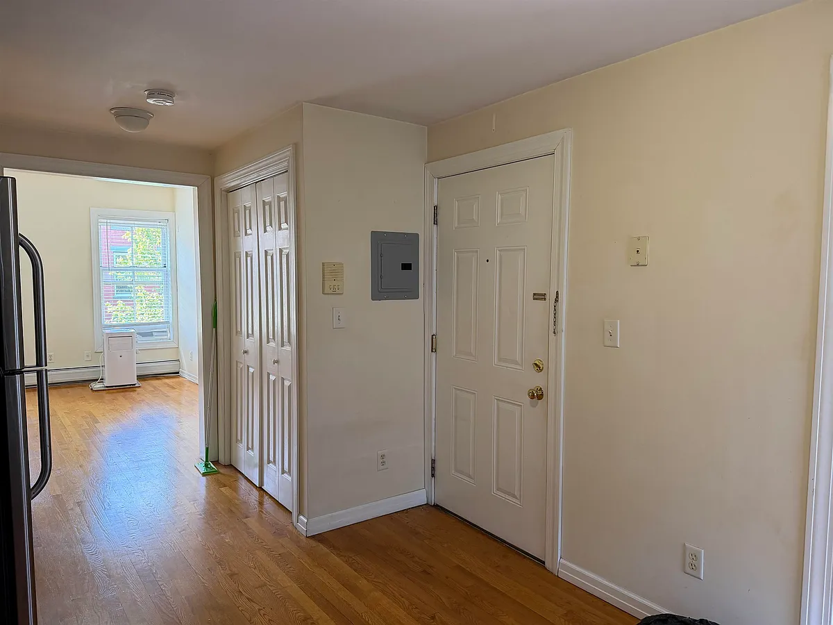 Building Photo - 238 3rd St #3