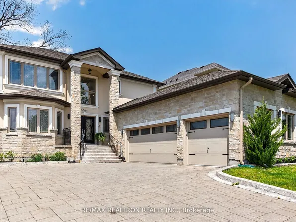 1001 Gorham St, Newmarket, ON L3Y 5G9