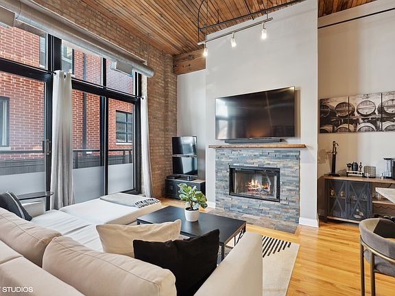4th image of 1670 N Claremont Ave APT 106