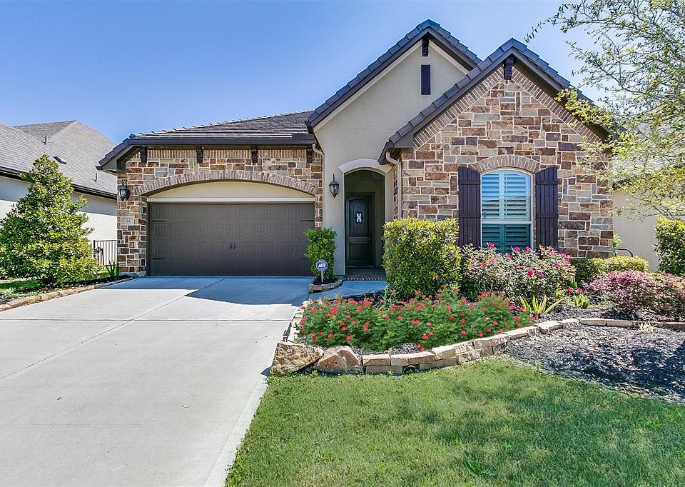 1st image of 14 Floral Hills Ln