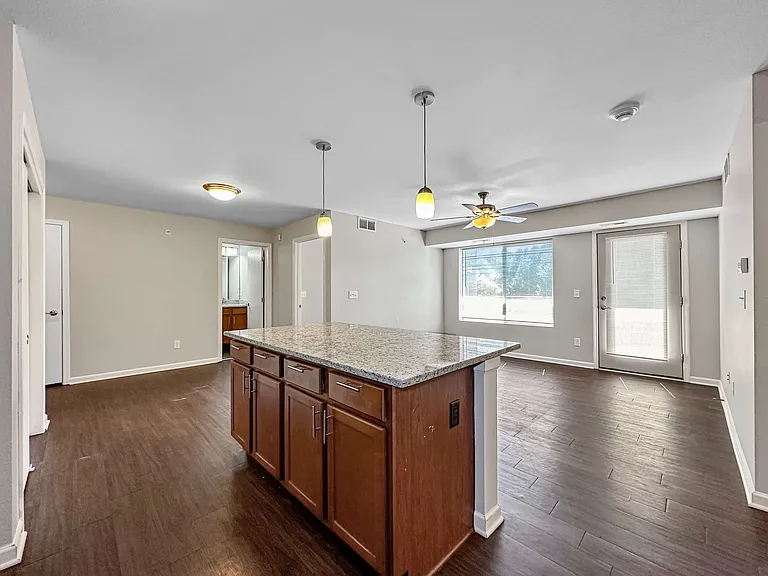 Capitol Grove Apartments — Photo 9