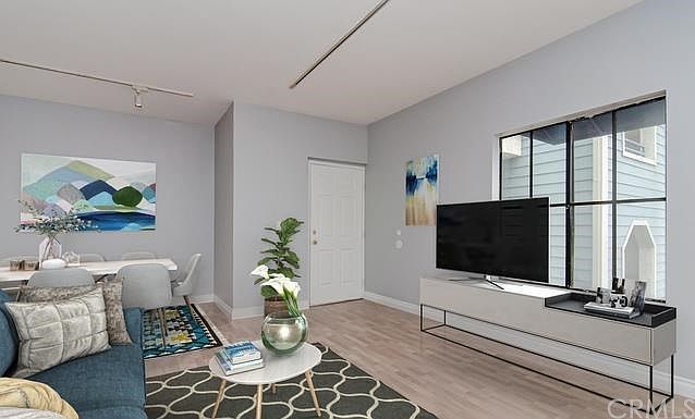 1st image of 720 W 4th St Unit 320