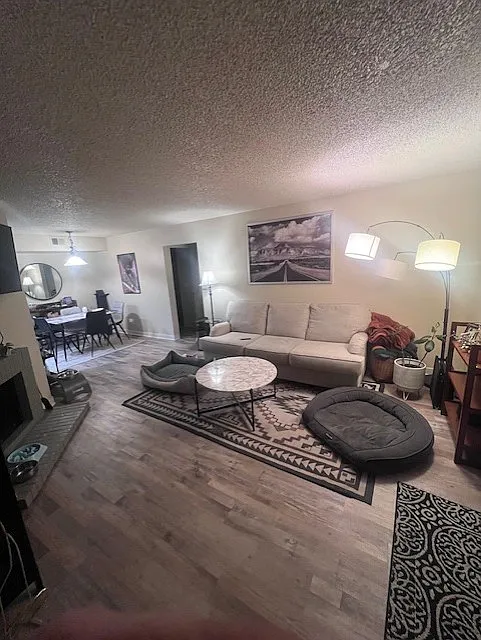 2 bed, 1013 sqft, $850 — Photo 2