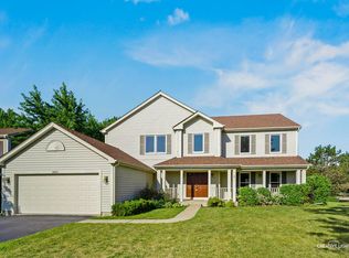 1001 Harvest Cir, Crystal Lake, IL 60014
