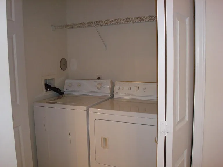 1561-1561 Pecan Ave #1561 — Photo 9