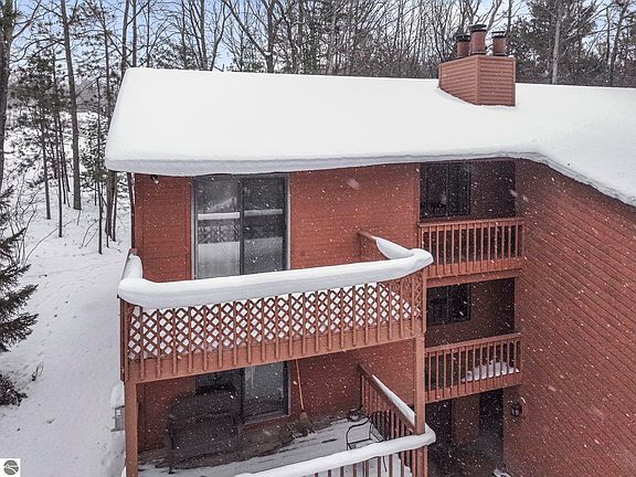 2nd image of 3906 Sherwood Forest Dr