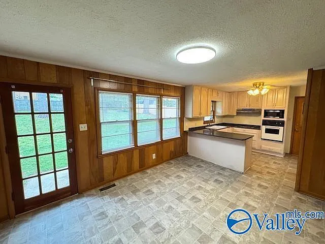 1607 Chapman Ave NE — Photo 12