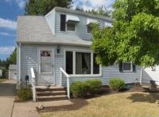 32137 Dickerson Rd, Willowick, OH 44095