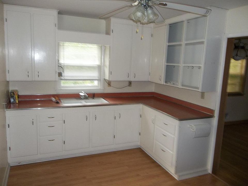 2nd image of 620 3rd Ave