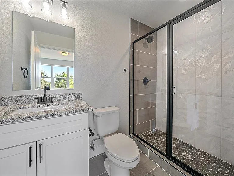 1326 Benton St — Photo 14