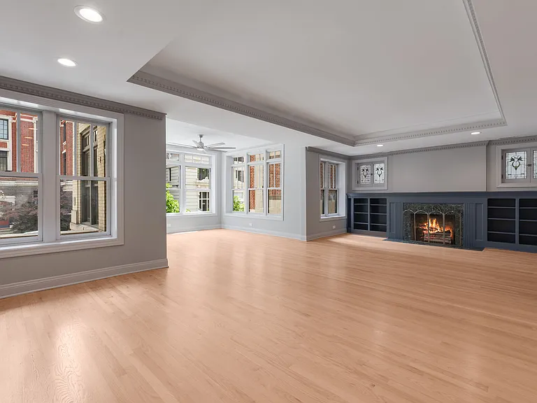 416 W Surf St #101 — Photo 1