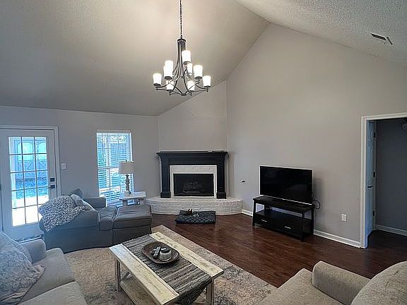2nd image of 7405 Fox Hollow Ln