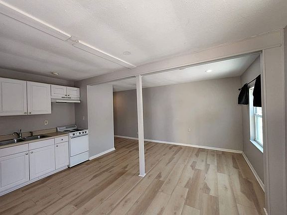3rd image of 1504 9th Ave N #1/2