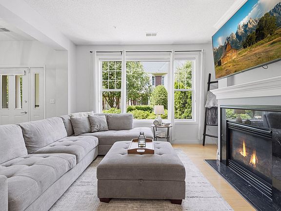 3rd image of 1530 Zarthan Ave S Unit 307