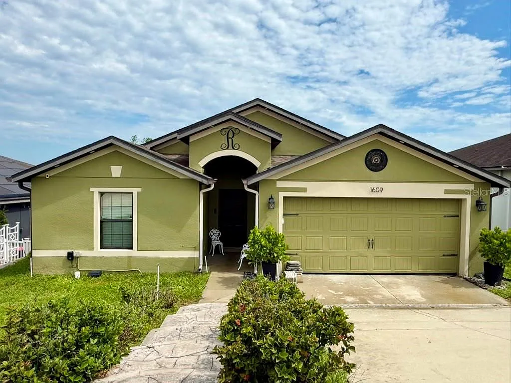 3 bed, 2.0 bath, 1616 sqft, $2,150 — Photo 1