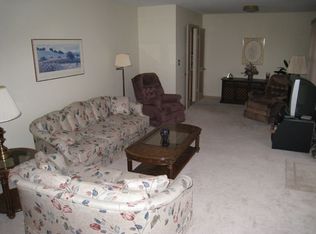 89 Kendal Rd, Elk Grove Village, IL 60007