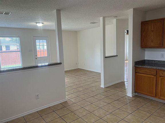 4th image of 2329 Live Oak Dr