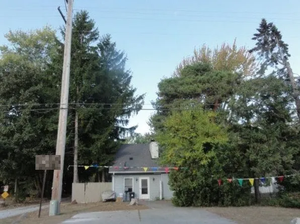 7955 Lakeshore Rd, Lakeport, MI 48059