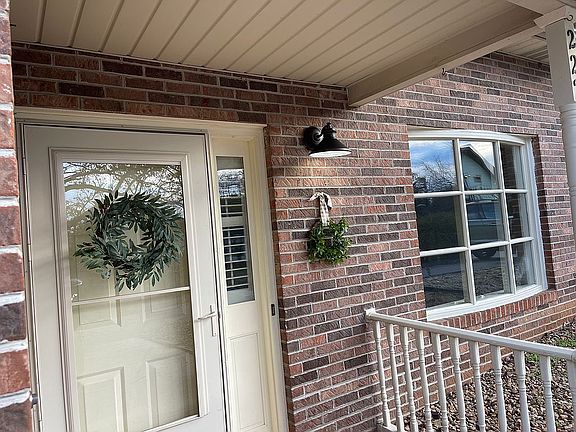 3rd image of 222 S Magnolia St