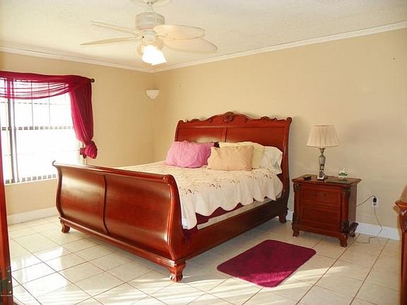 3rd image of 12 Fox Hollow Dr