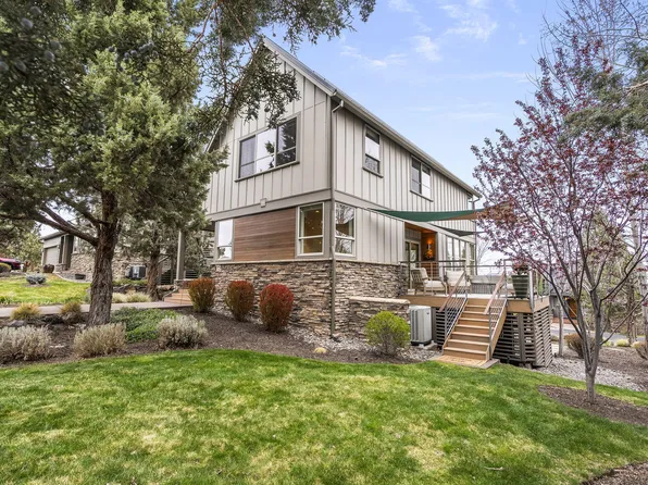 224 Volunteer Park Ln, Redmond, OR 97756