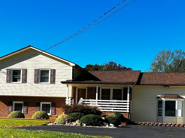 883 Pipers Gap Rd, Mount Airy, NC 27030