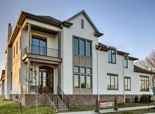 9329 Cedar Reserve Dr, Prairie Village, KS 66207