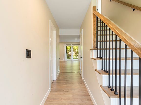 3rd image of 3758 Merrimac Ln W