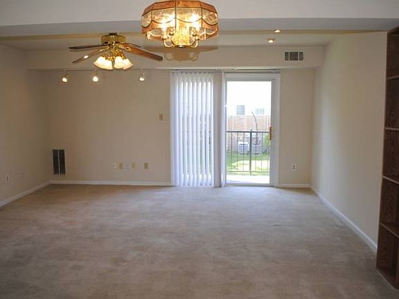 Living Room & Dining Rm