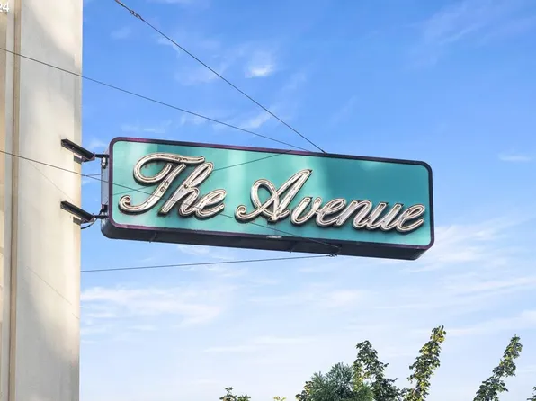 1400 NW Irving St APT 306, Portland, OR 97209