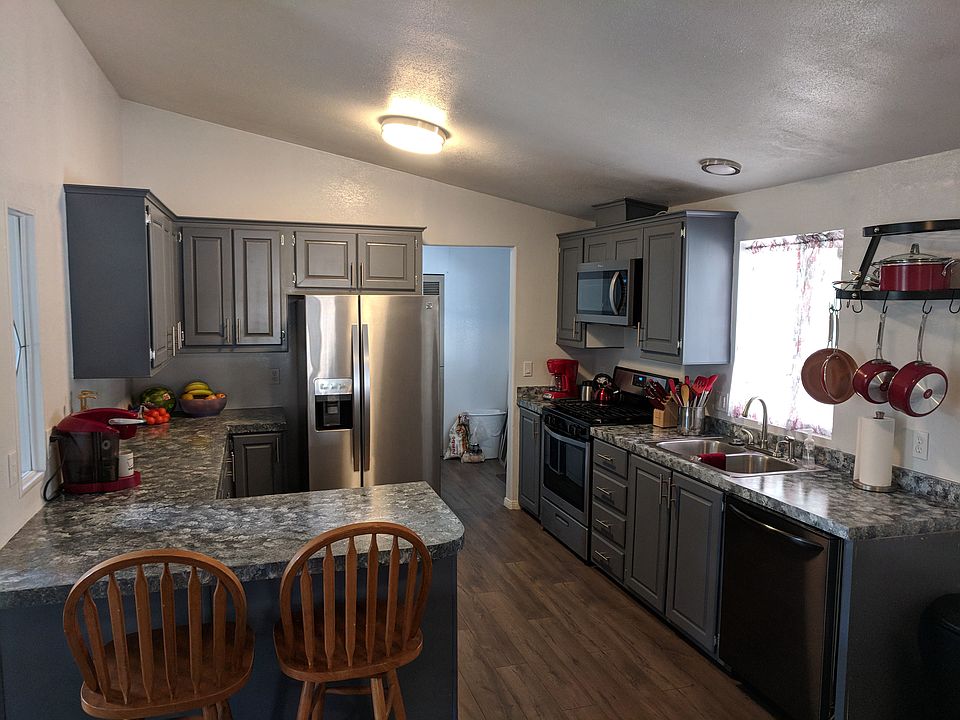 Kitchen, new appliances included