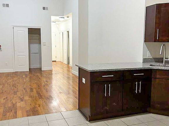3rd image of 146 Main St #305